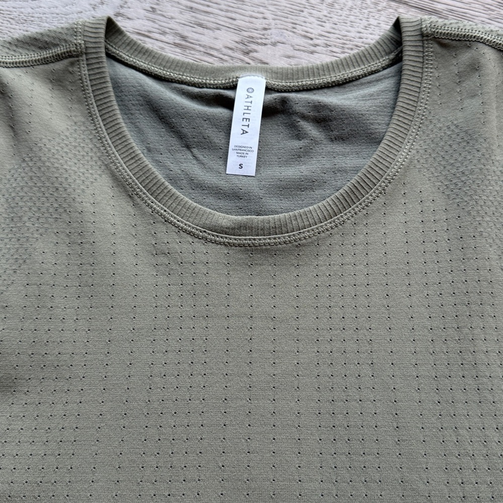 NWT Athleta ‘In Motion’ Perforated Sleeveless Tank Top (Small) - Shadow Olive - Picture 2 of 5